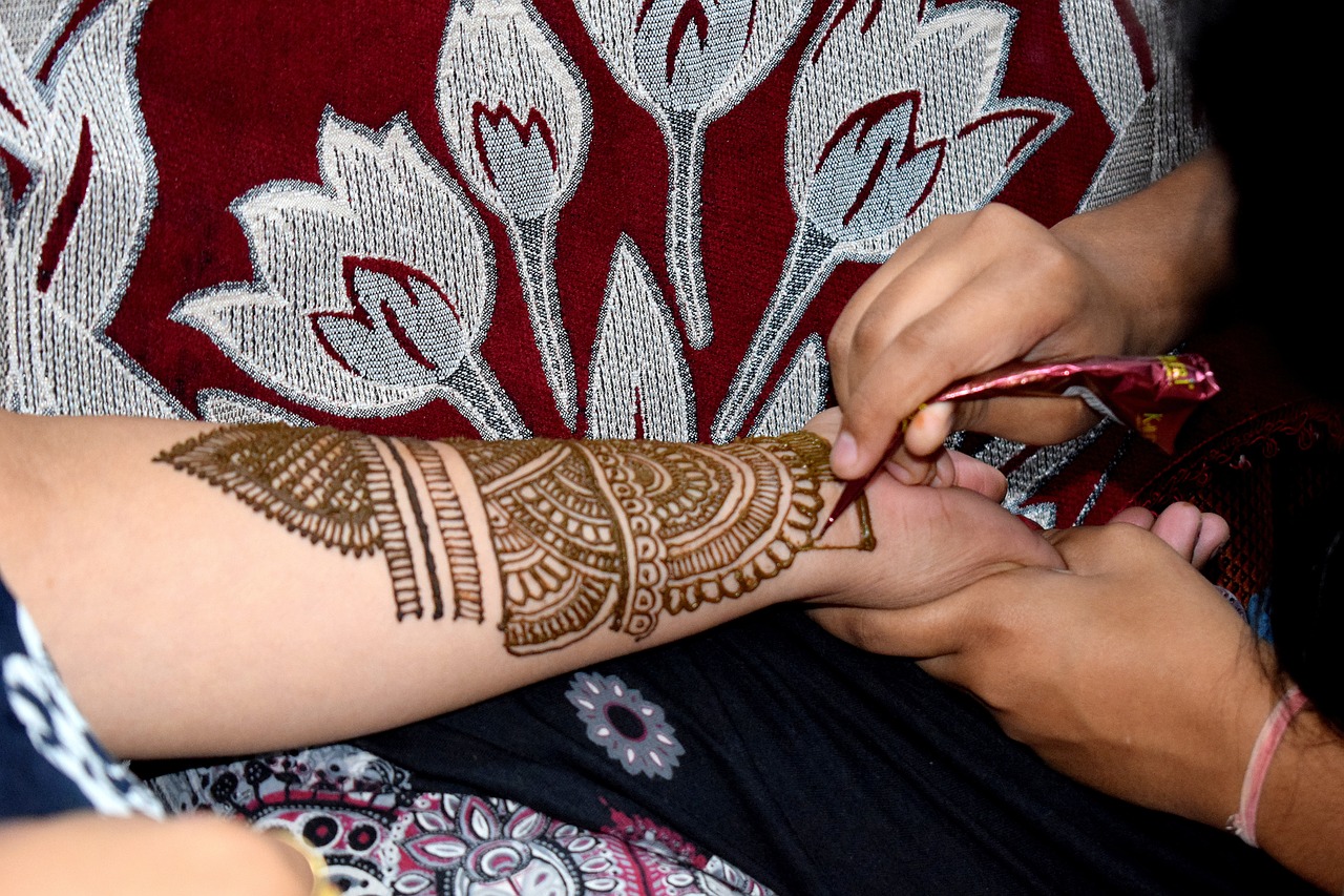 arm with henna tatoo
